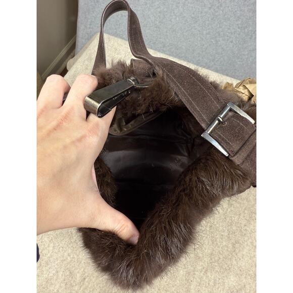 Stuart Weitzman Dark Brown Suede Fur Trim Shoulder Bag Front Clip - Picture 5 of 14